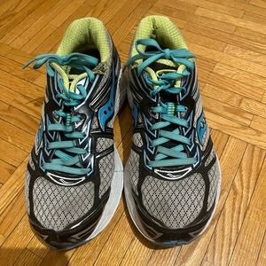 Saucony Everun sneakers women’s 8.5